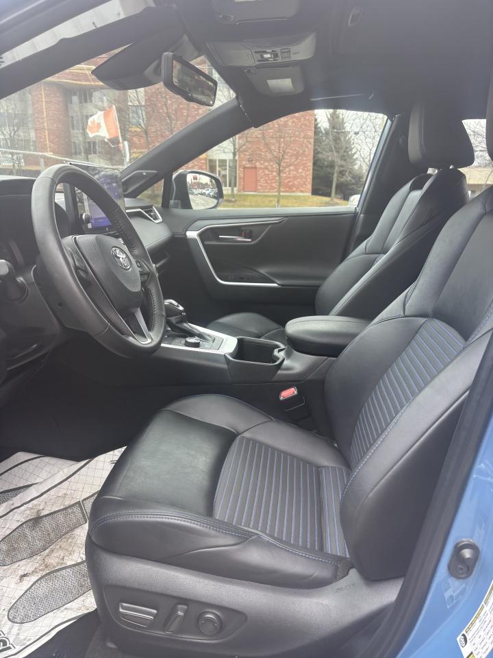 2023 Toyota RAV4 HYBRID XSE AWD Photo