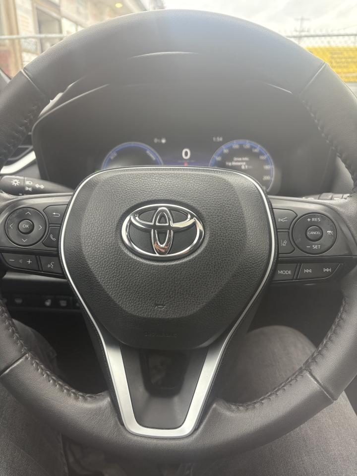 2023 Toyota RAV4 HYBRID XSE AWD Photo