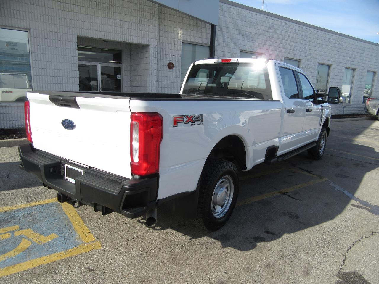 2024 Ford F-250 CREW CAB 4X4 8FT LONG BOX Photo2
