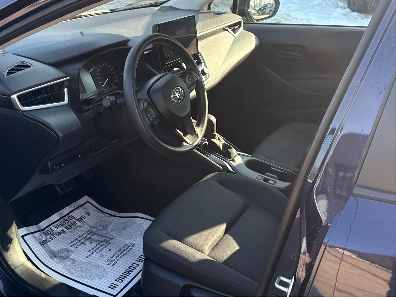2024 Toyota Corolla LE HEATED SEATS MINT! WE FINANCE ALL CREDIT! Photo