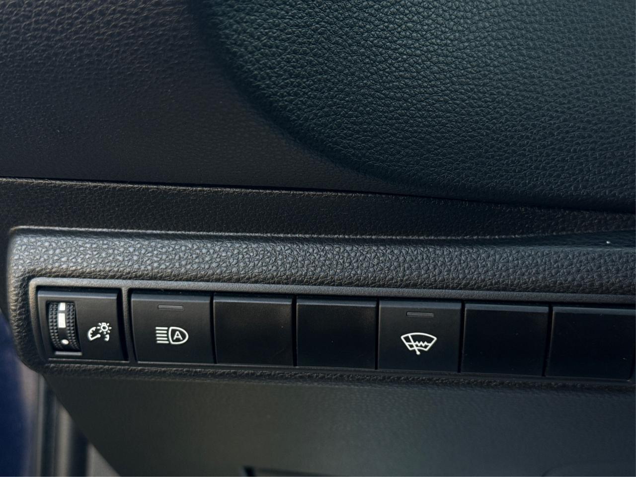 2024 Toyota Corolla LE HEATED SEATS MINT! WE FINANCE ALL CREDIT! Photo