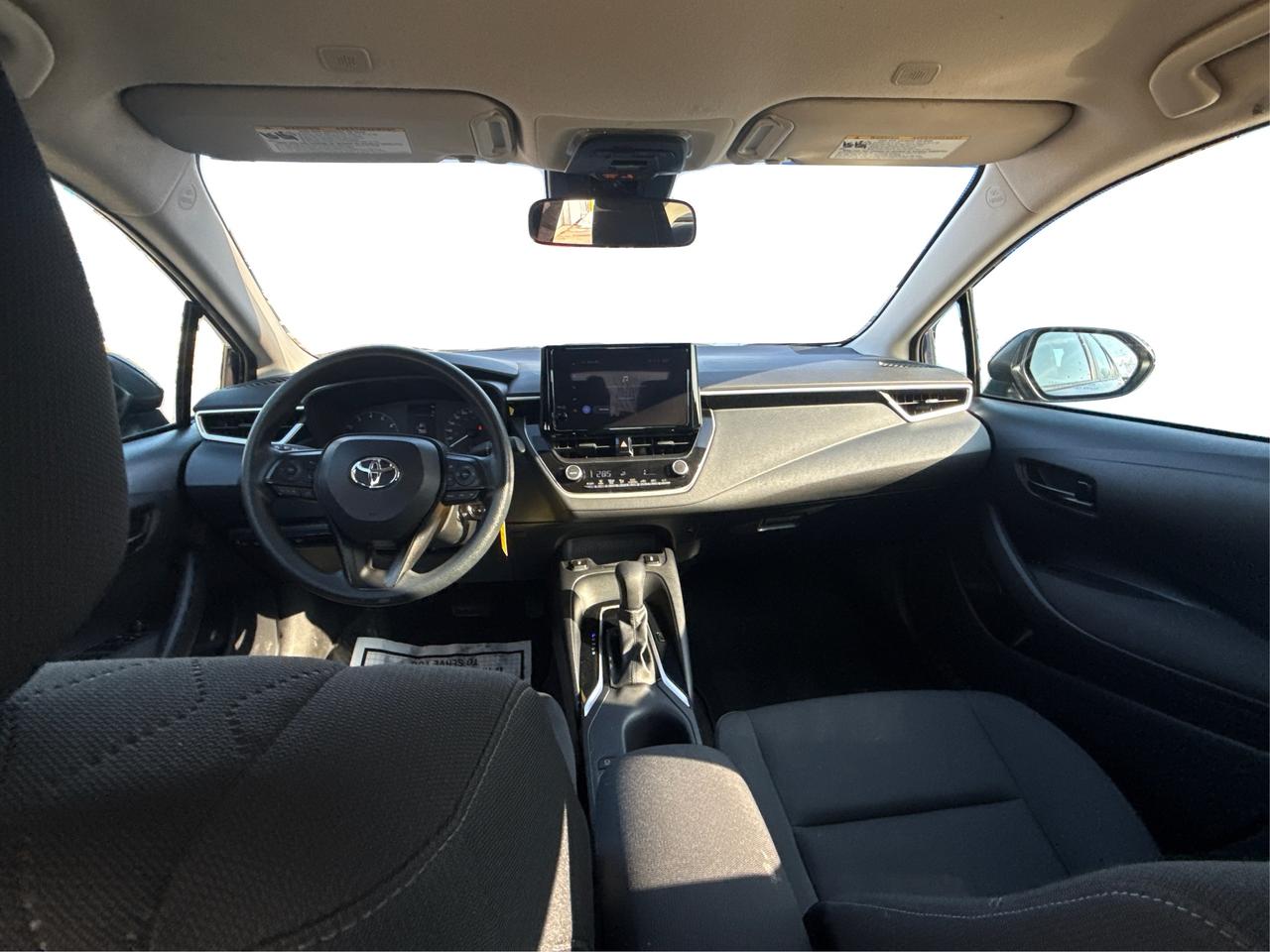 2024 Toyota Corolla LE HEATED SEATS MINT! WE FINANCE ALL CREDIT! Photo