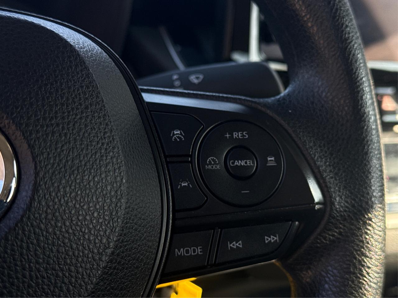 2024 Toyota Corolla LE HEATED SEATS MINT! WE FINANCE ALL CREDIT! Photo