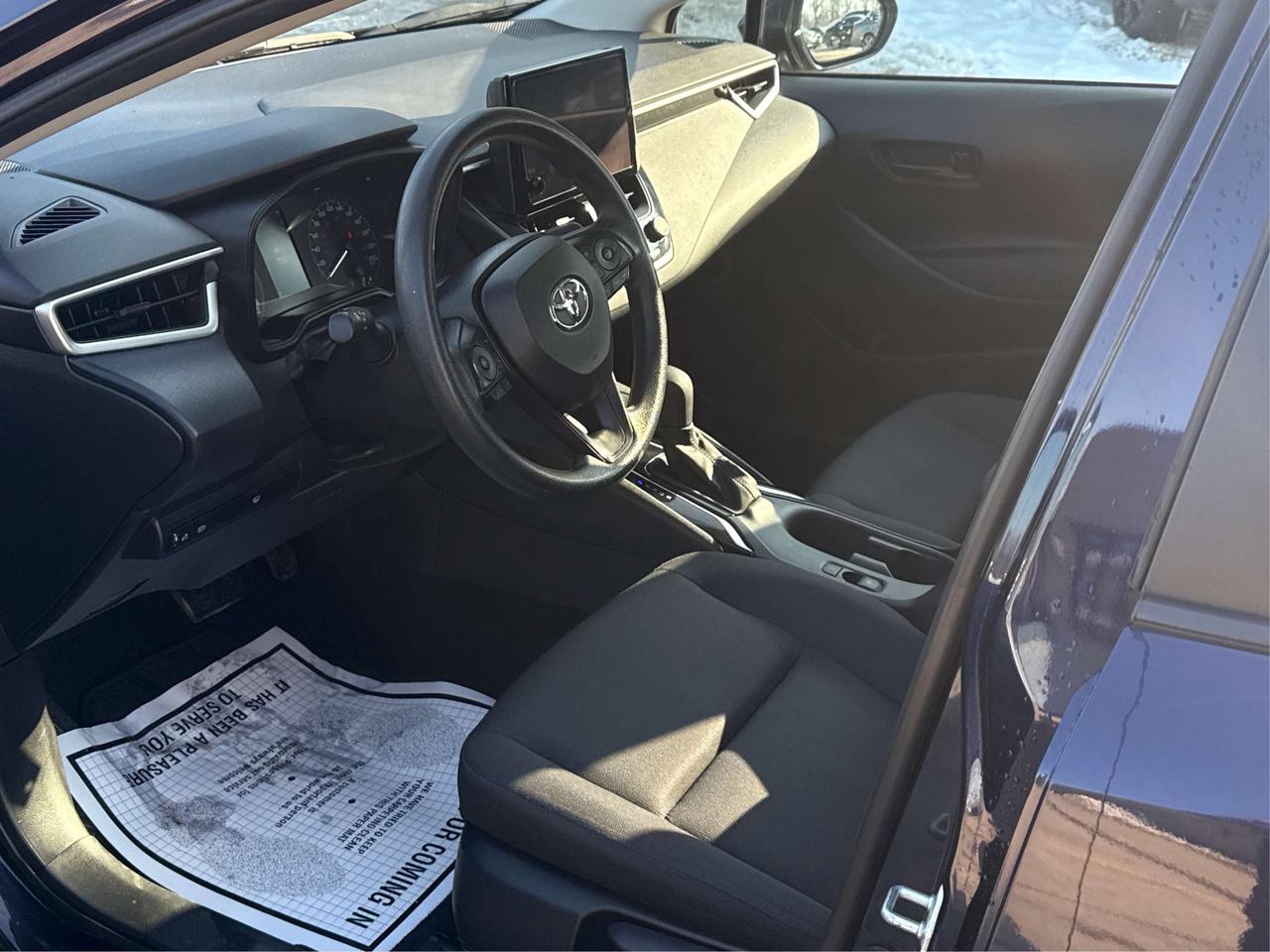 2024 Toyota Corolla LE HEATED SEATS MINT! WE FINANCE ALL CREDIT! Photo