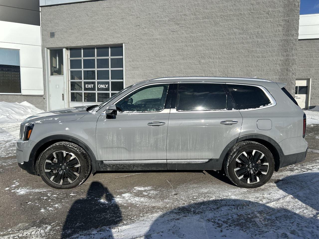 2024 Kia Telluride SX   Ultra-Low Mileage & Fully Loaded! Photo