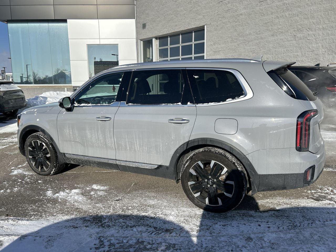 2024 Kia Telluride SX   Ultra-Low Mileage & Fully Loaded! Photo