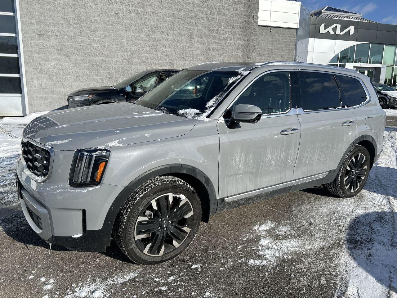 2024 Kia Telluride SX   Ultra-Low Mileage & Fully Loaded! Photo