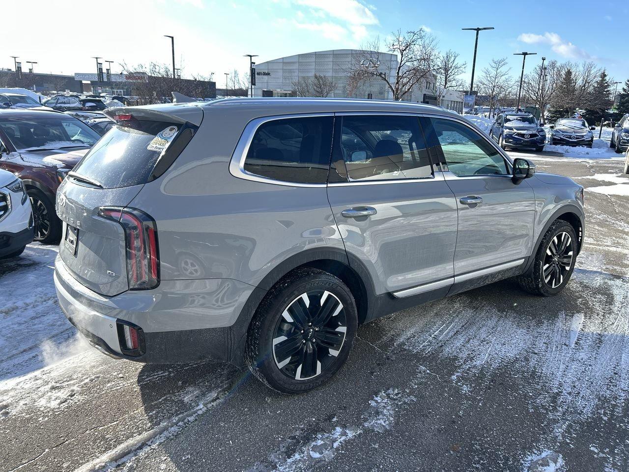 2024 Kia Telluride SX   Ultra-Low Mileage & Fully Loaded! Photo