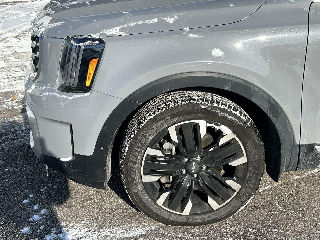 2024 Kia Telluride SX   Ultra-Low Mileage & Fully Loaded! Photo