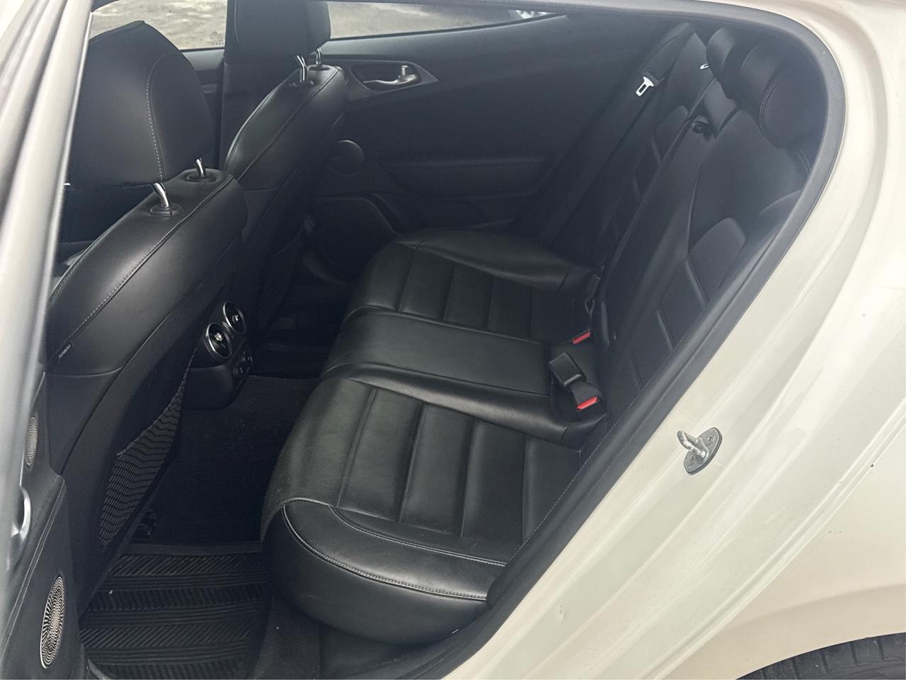 2018 Kia Stinger NAV PANO ROOF LEATHER CLEAN WE FINANCE ALL CREDIT! Photo