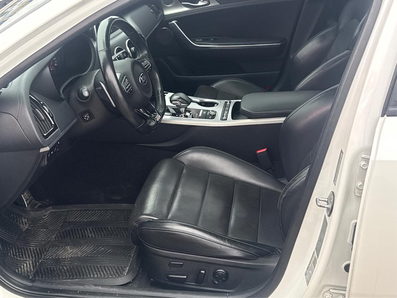 2018 Kia Stinger NAV PANO ROOF LEATHER CLEAN WE FINANCE ALL CREDIT! Photo