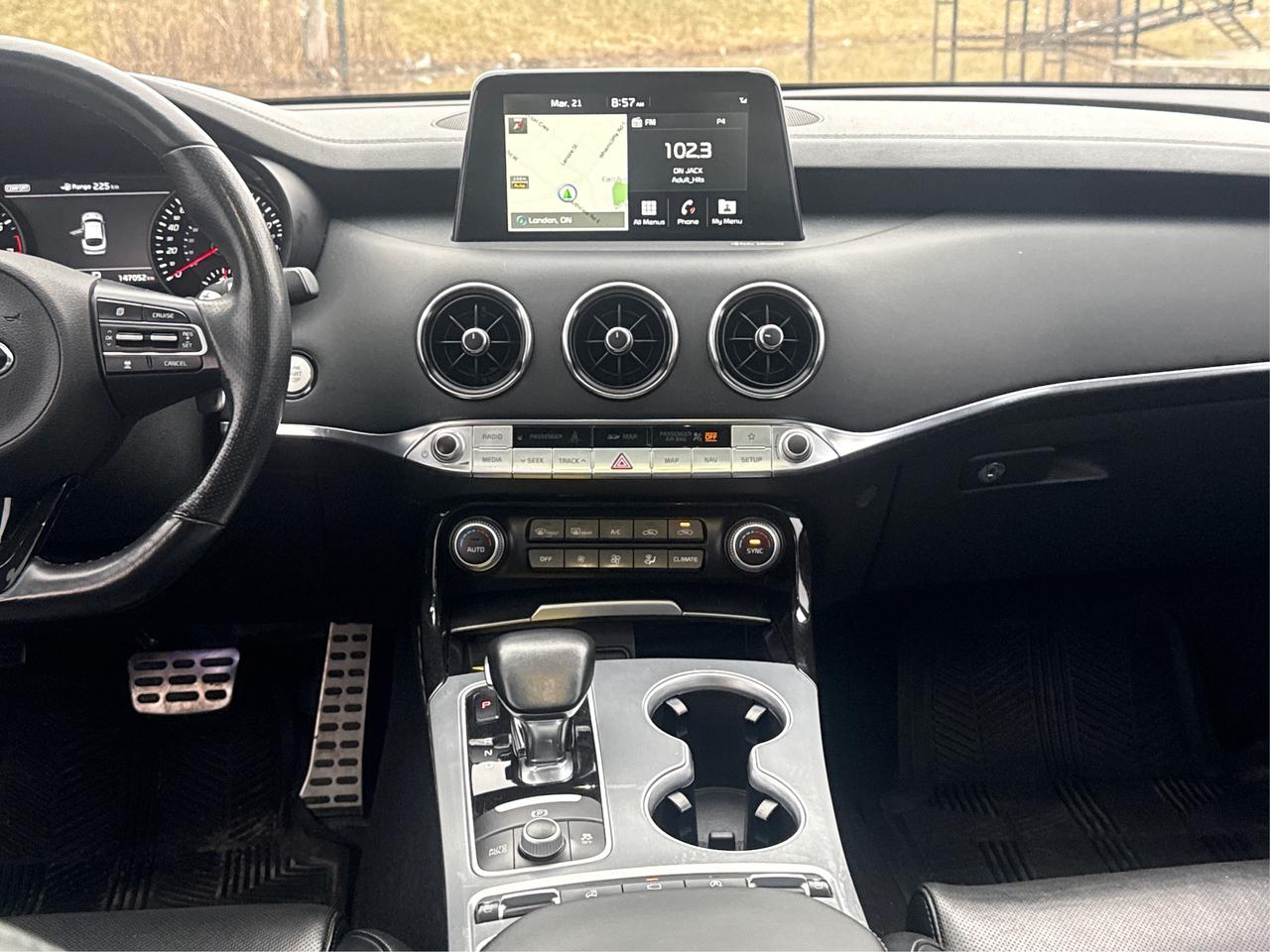 2018 Kia Stinger NAV PANO ROOF LEATHER CLEAN WE FINANCE ALL CREDIT! Photo