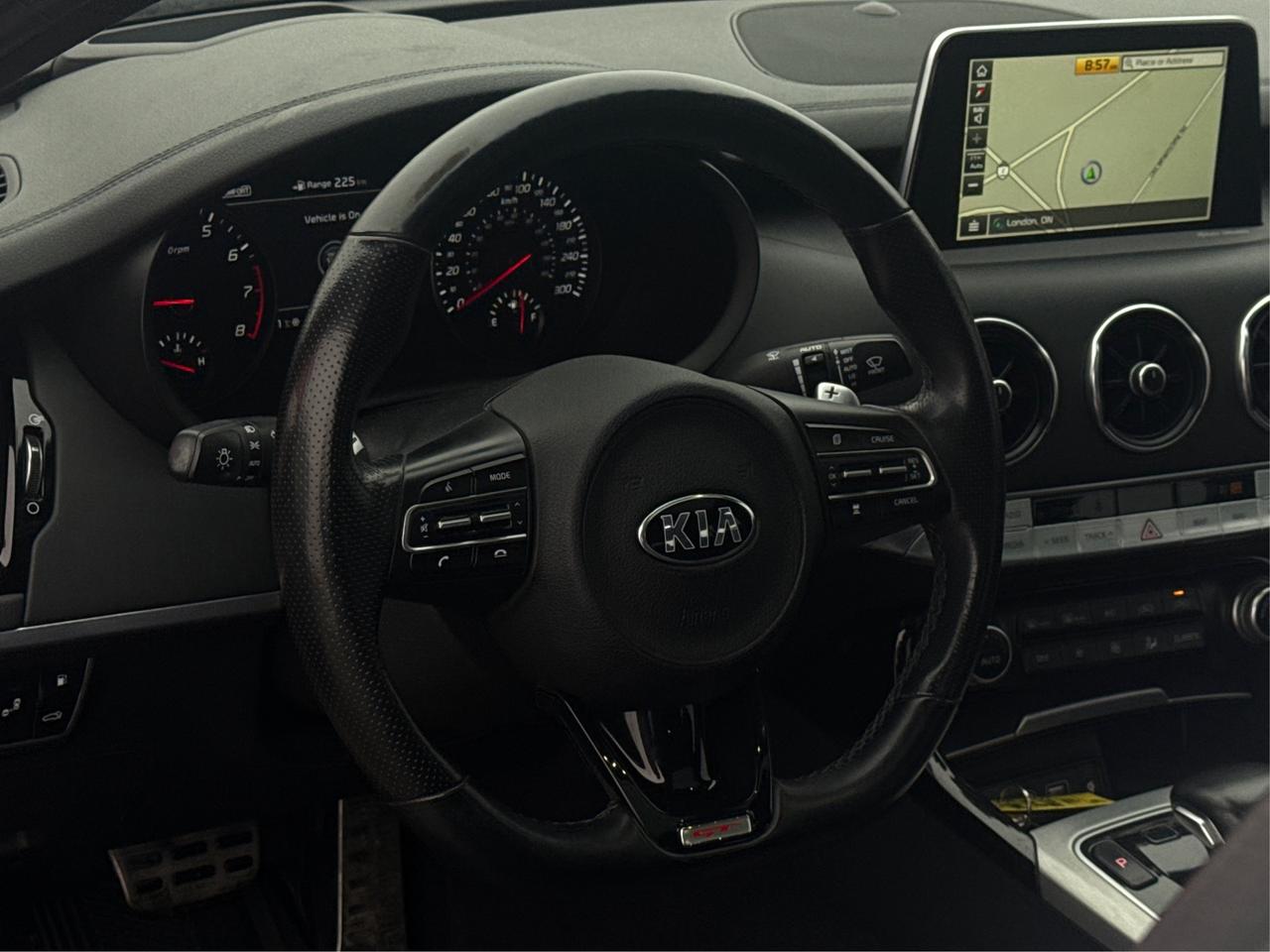 2018 Kia Stinger NAV PANO ROOF LEATHER CLEAN WE FINANCE ALL CREDIT! Photo