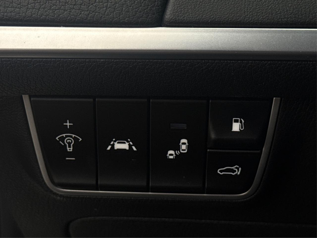 2018 Kia Stinger NAV PANO ROOF LEATHER CLEAN WE FINANCE ALL CREDIT! Photo