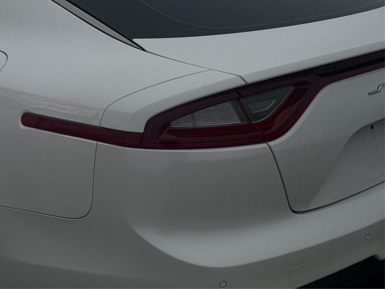 2018 Kia Stinger NAV PANO ROOF LEATHER CLEAN WE FINANCE ALL CREDIT! Photo