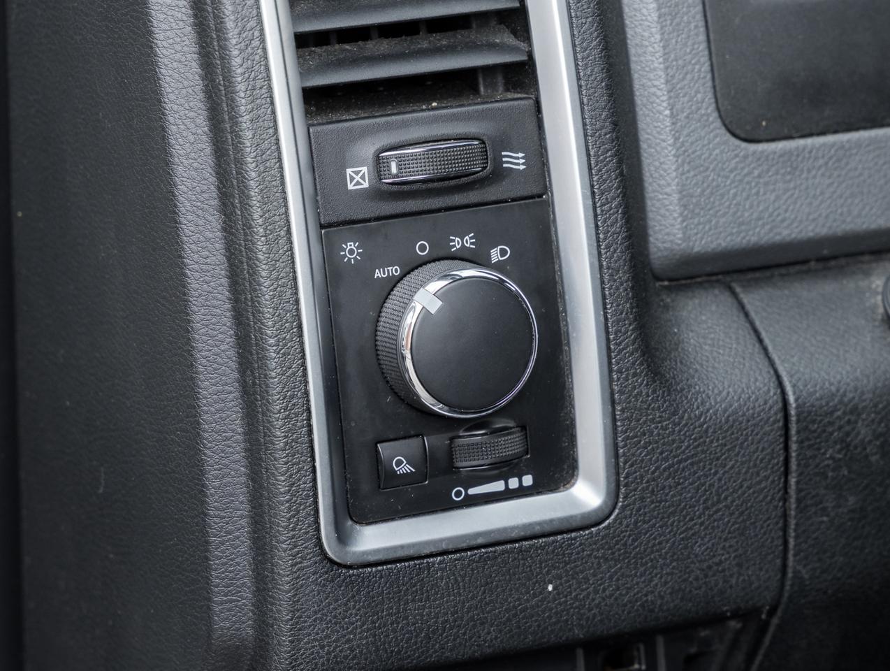 2016 RAM 1500 4WD Quad Cab 140.5 SLT, Diesel, Camera, Chrome Photo