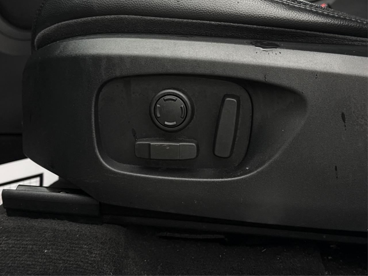 2016 Land Rover Discovery Sport AWD PANO ROOF HEATED SEATS WE FINANCE ALL CREDIT! Photo