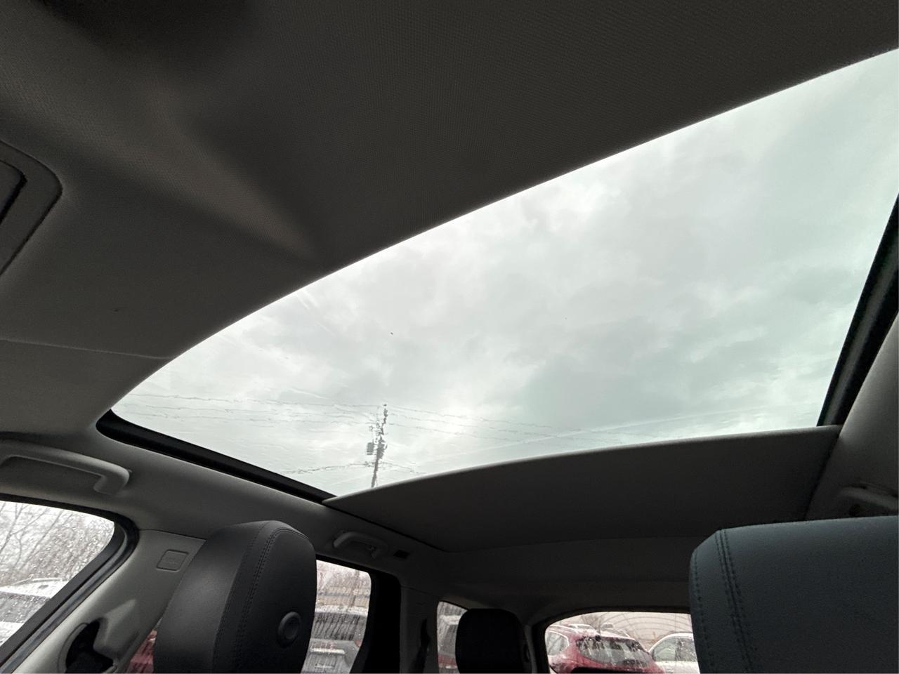 2016 Land Rover Discovery Sport AWD PANO ROOF HEATED SEATS WE FINANCE ALL CREDIT! Photo