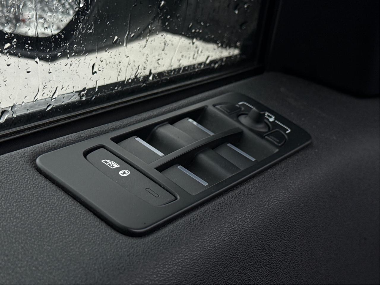 2016 Land Rover Discovery Sport AWD PANO ROOF HEATED SEATS WE FINANCE ALL CREDIT! Photo