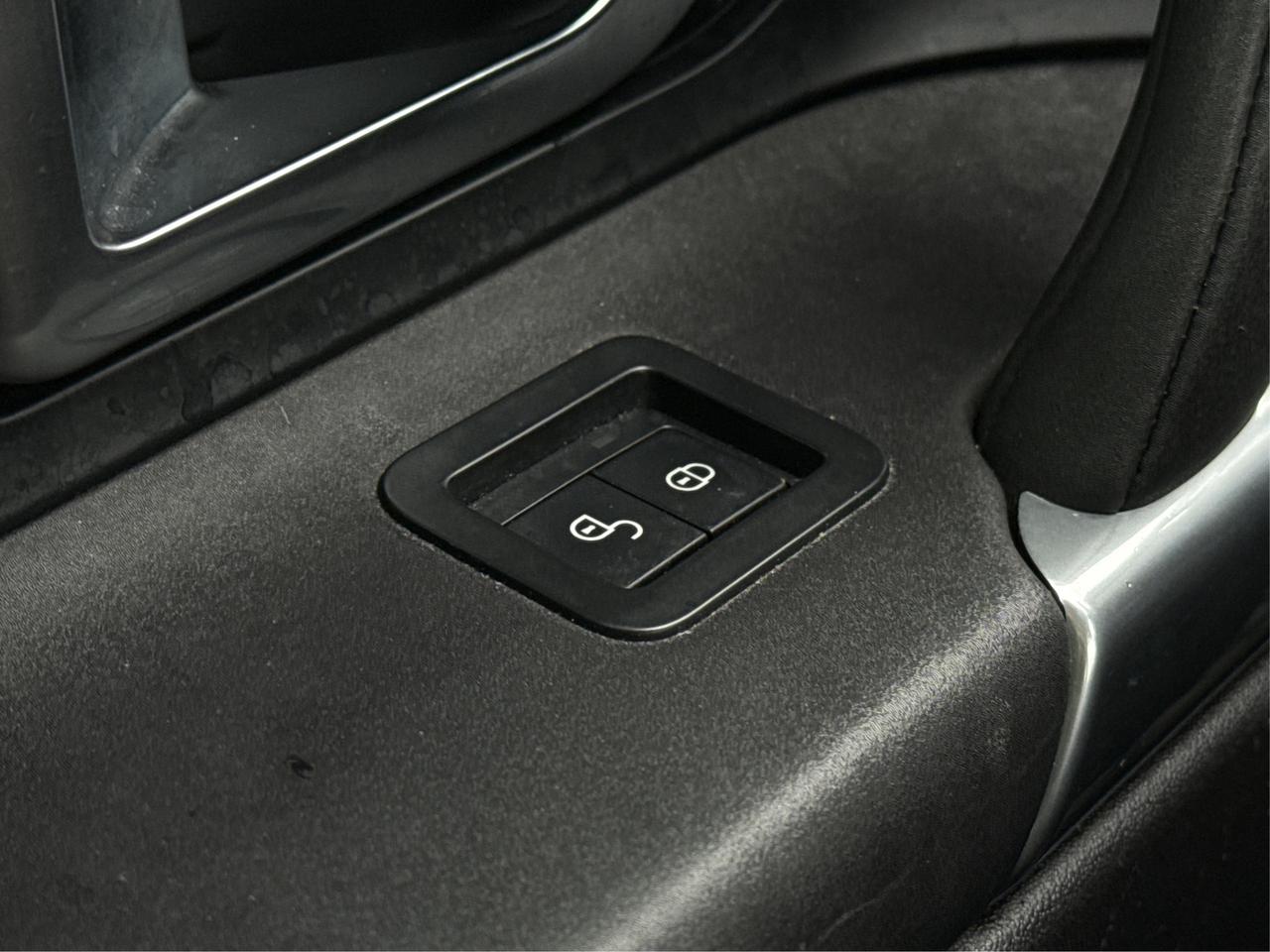 2016 Land Rover Discovery Sport AWD PANO ROOF HEATED SEATS WE FINANCE ALL CREDIT! Photo