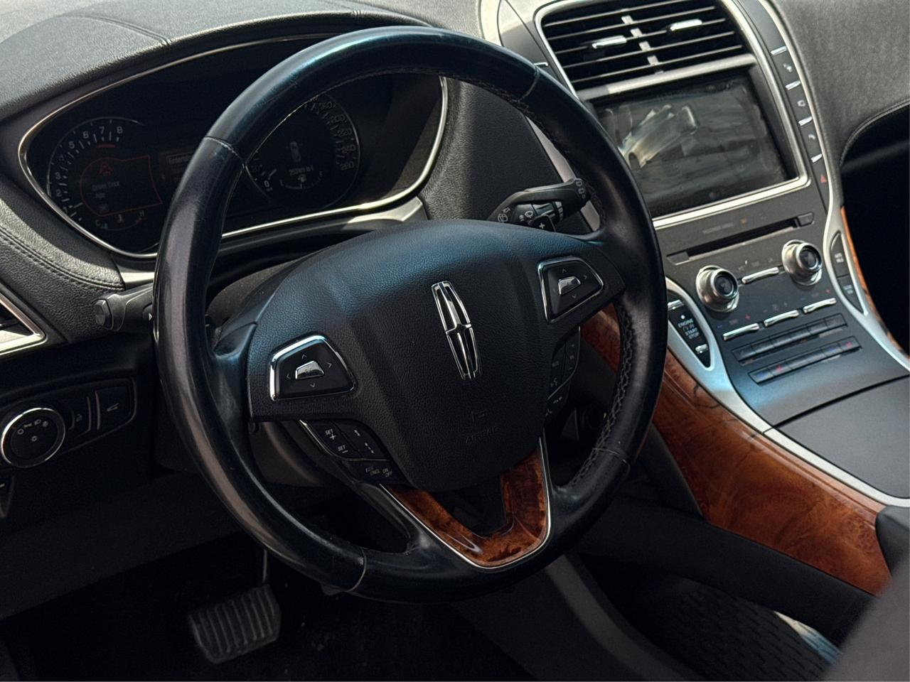 2016 Lincoln MKX AWD Reserve CERTIFIED NAV PANO ROOF WE FINANCE ALL Photo