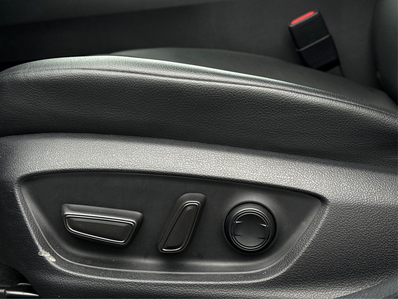 2023 Toyota Camry SE LEATHER MINT LOADED! WE FINANCE ALL CREDIT! Photo