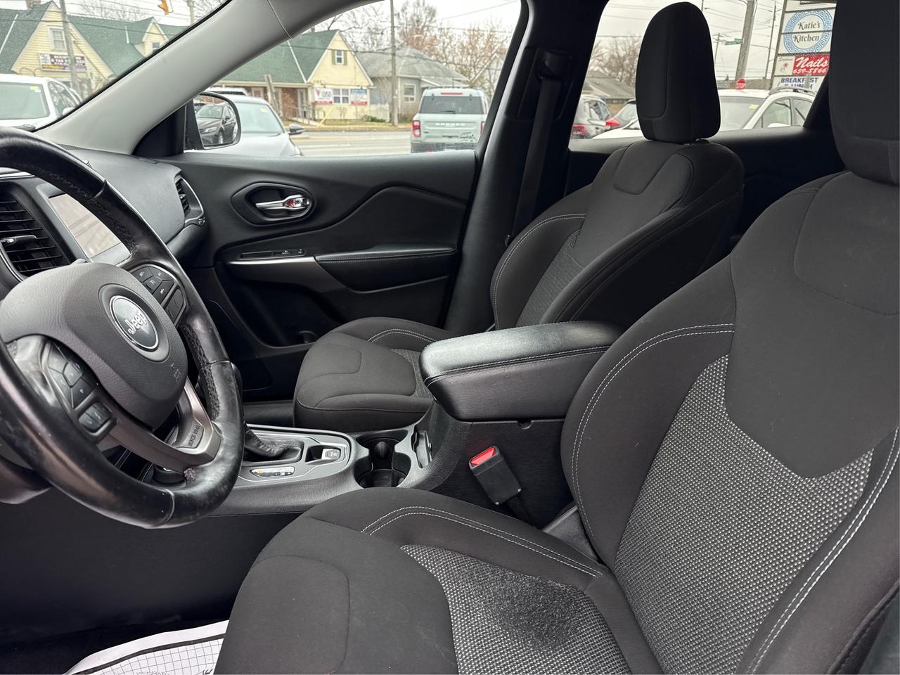 2020 Jeep Cherokee AWD HEATED SEATS REAR CAM WE FINANCE ALL CREDIT Photo