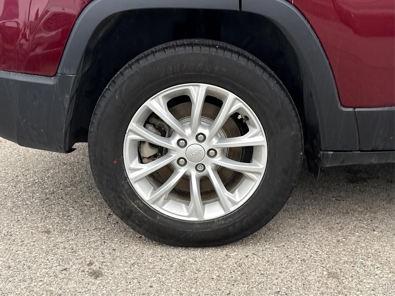 2020 Jeep Cherokee AWD HEATED SEATS REAR CAM WE FINANCE ALL CREDIT Photo