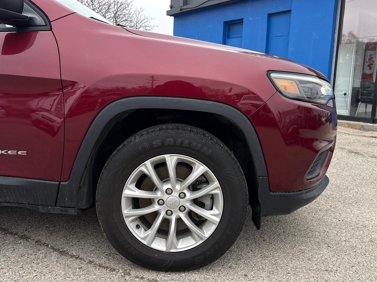 2020 Jeep Cherokee AWD HEATED SEATS REAR CAM WE FINANCE ALL CREDIT Photo