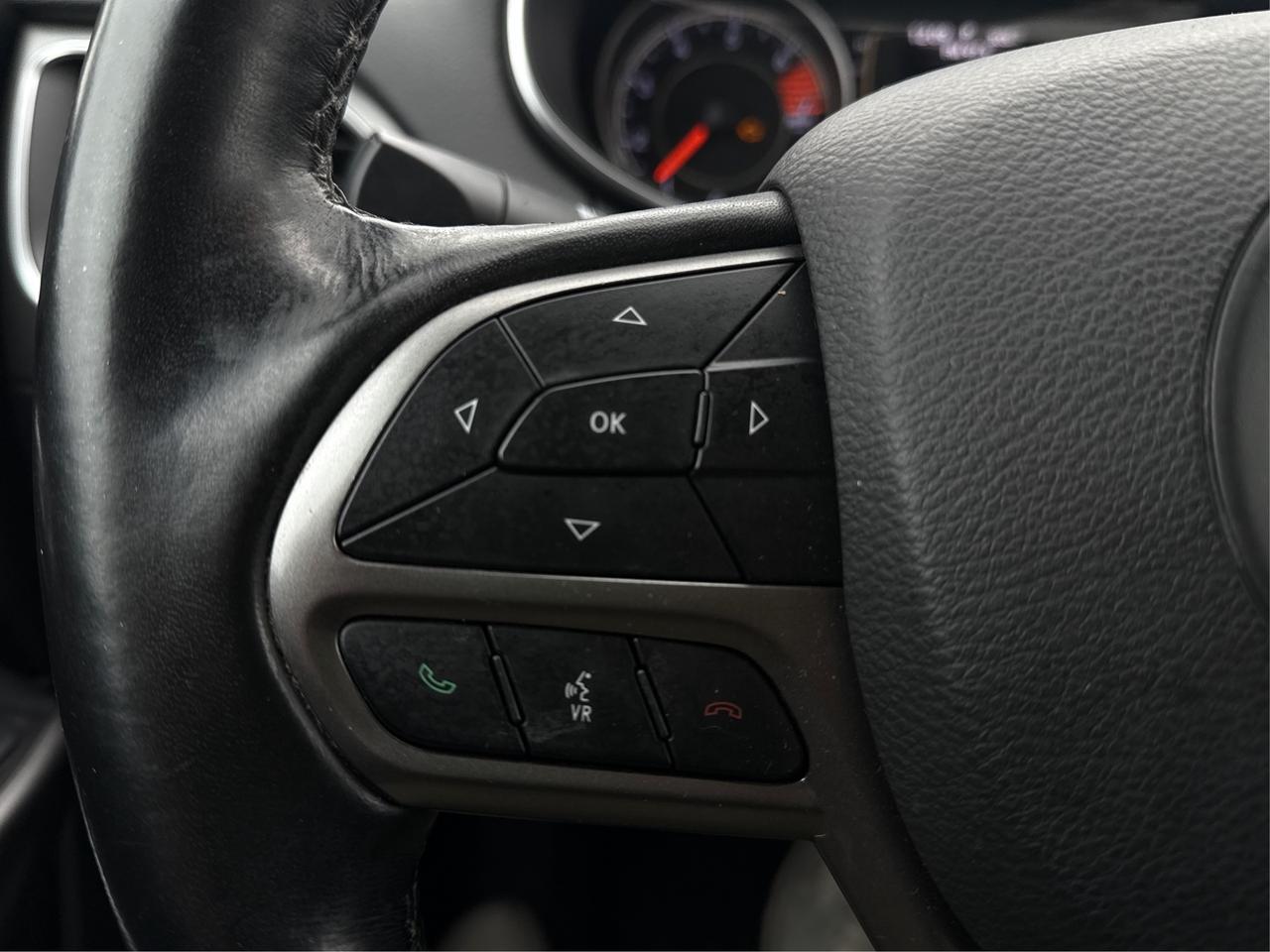 2020 Jeep Cherokee AWD HEATED SEATS REAR CAM WE FINANCE ALL CREDIT Photo