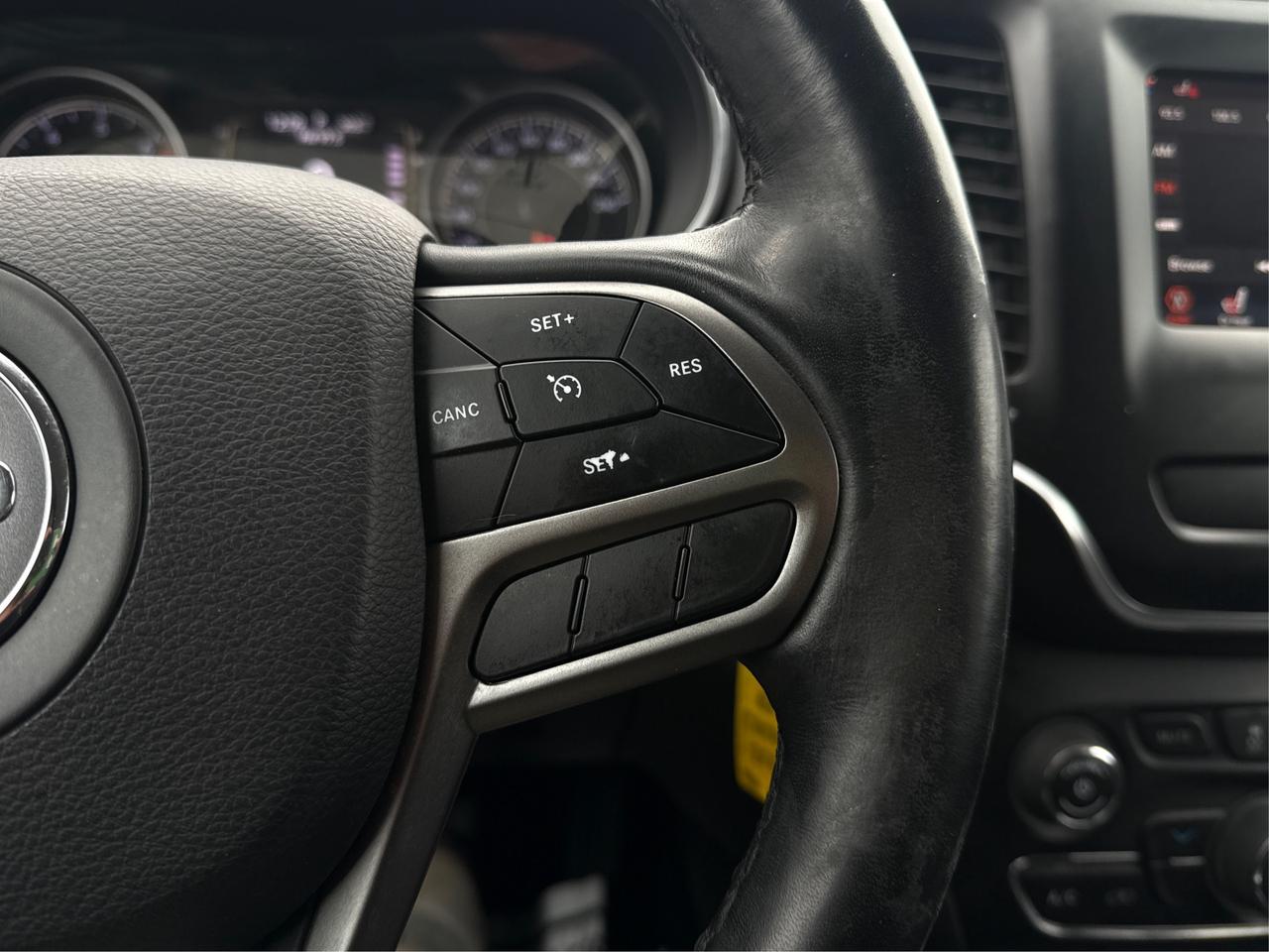 2020 Jeep Cherokee AWD HEATED SEATS REAR CAM WE FINANCE ALL CREDIT Photo