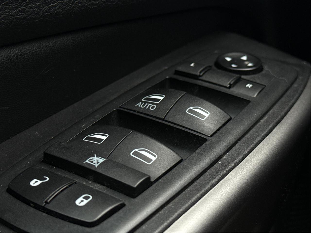 2020 Jeep Cherokee AWD HEATED SEATS REAR CAM WE FINANCE ALL CREDIT Photo