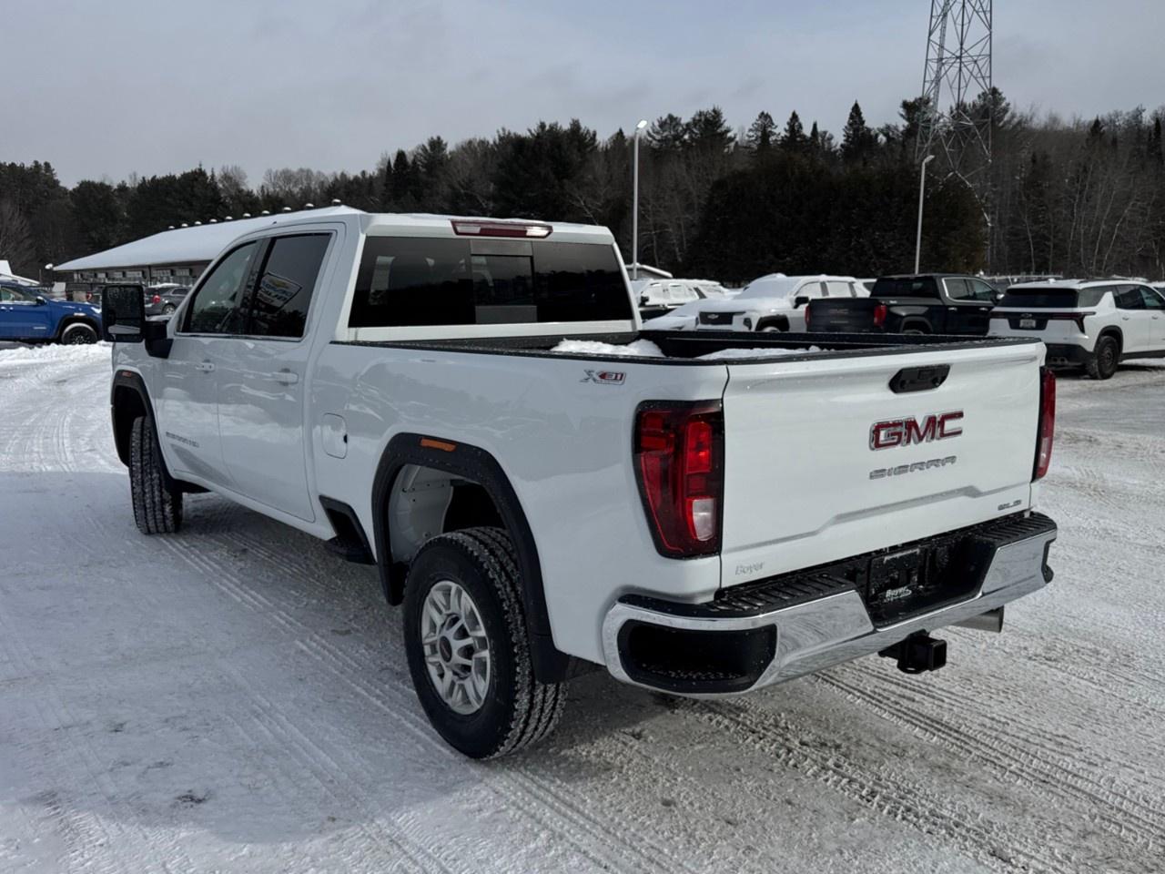 2026 GMC SIERRA 2500HD Crew Cab Standard Box 4-Wheel Drive SLE Photo