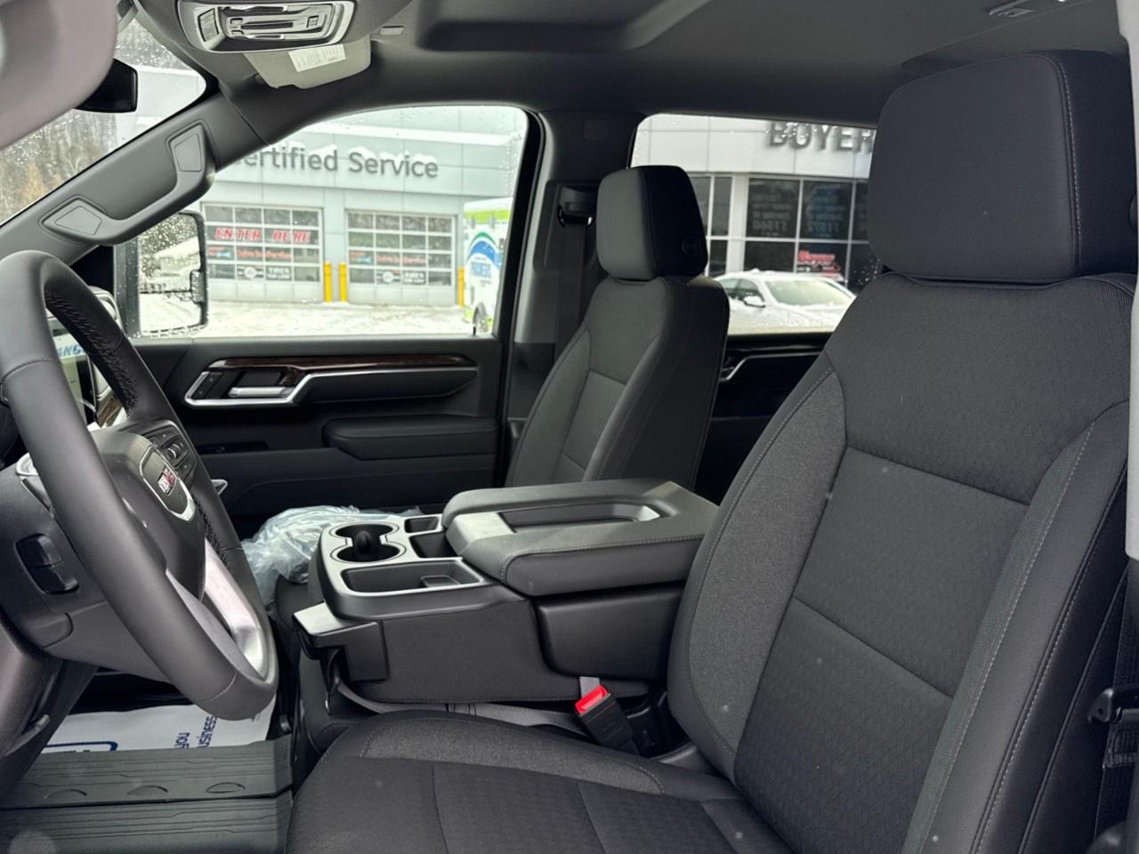 2026 GMC SIERRA 2500HD Crew Cab Standard Box 4-Wheel Drive SLE Photo