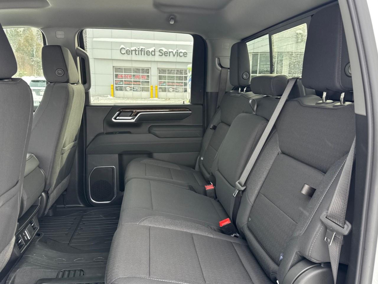 2026 GMC SIERRA 2500HD Crew Cab Standard Box 4-Wheel Drive SLE Photo