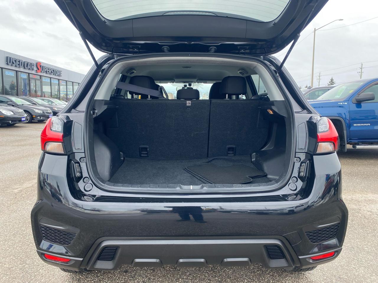 2023 Mitsubishi RVR SE AWD ~Heated Seats ~Camera ~Bluetooth ~Alloys Photo4