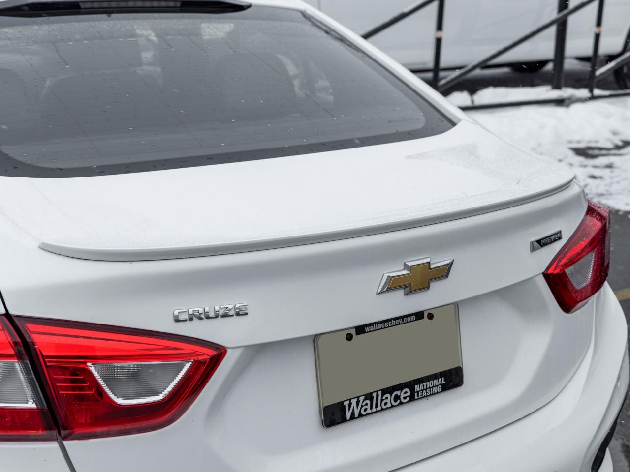 2018 Chevrolet Cruze 4dr Sdn 1.4L Premier   Local trade   Clean carfax! Photo