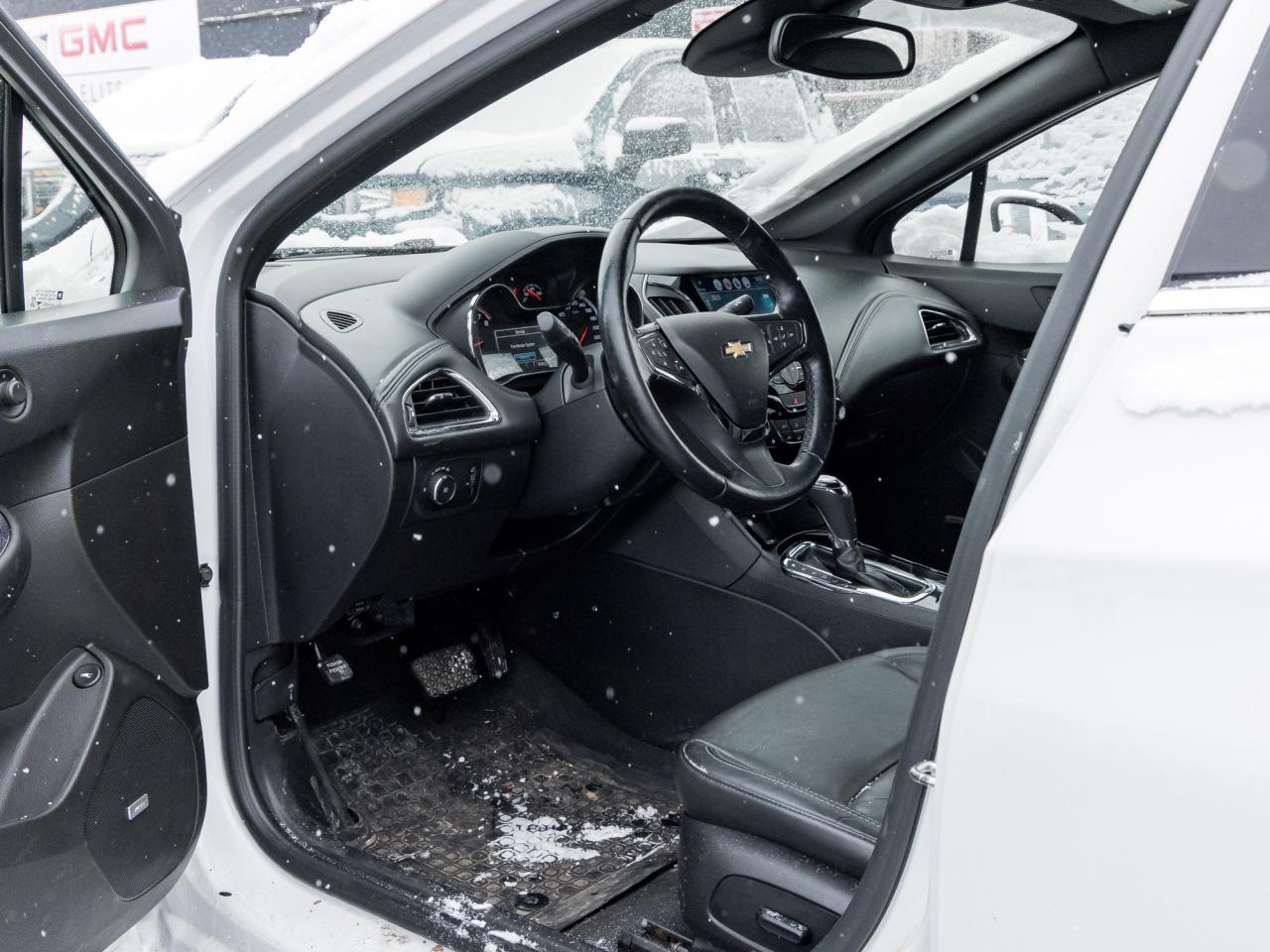 2018 Chevrolet Cruze 4dr Sdn 1.4L Premier   Local trade   Clean carfax! Photo