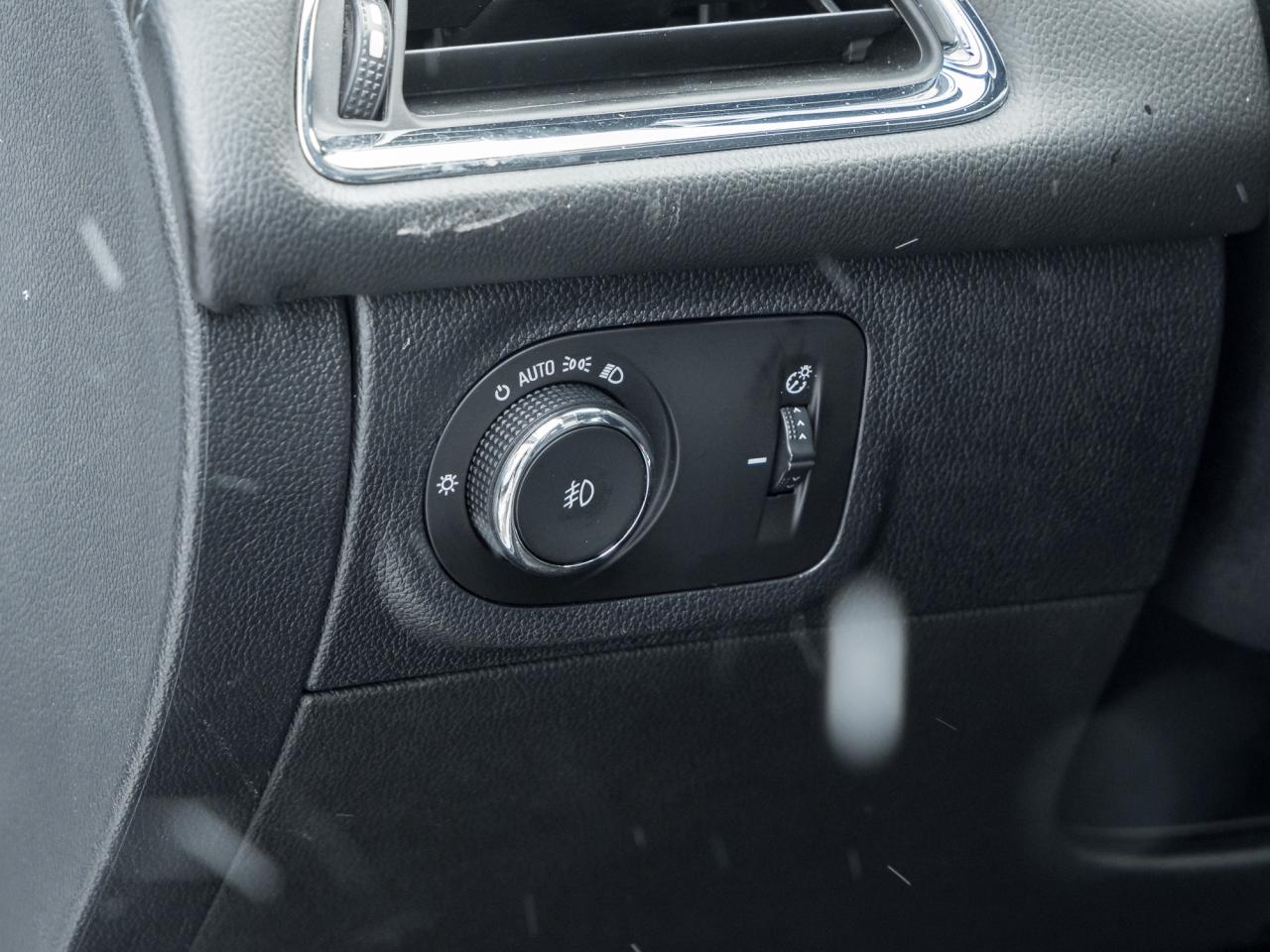 2018 Chevrolet Cruze 4dr Sdn 1.4L Premier   Local trade   Clean carfax! Photo