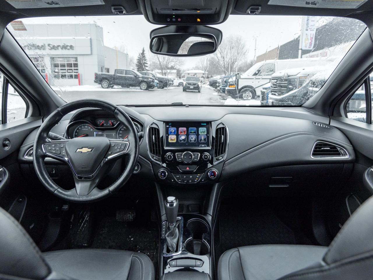 2018 Chevrolet Cruze 4dr Sdn 1.4L Premier   Local trade   Clean carfax! Photo