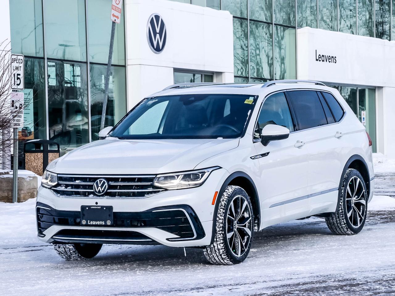2022 Volkswagen Tiguan HIGHLINE R-LINE 4MOTION Photo