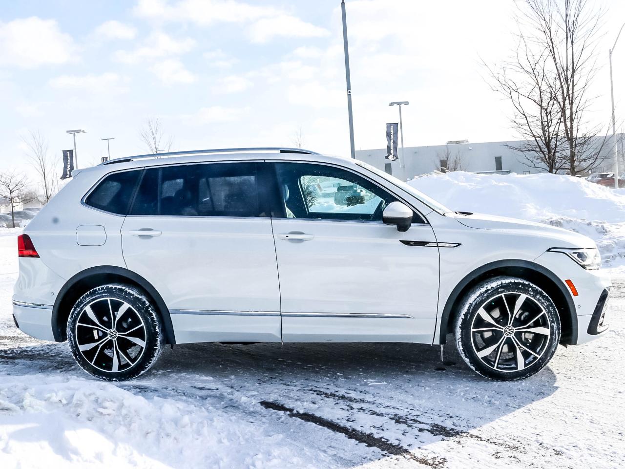 2022 Volkswagen Tiguan HIGHLINE R-LINE 4MOTION Photo3