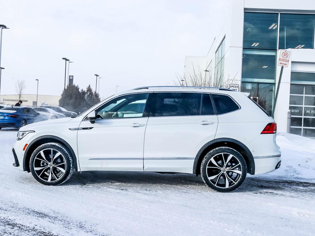 2022 Volkswagen Tiguan HIGHLINE R-LINE 4MOTION Photo