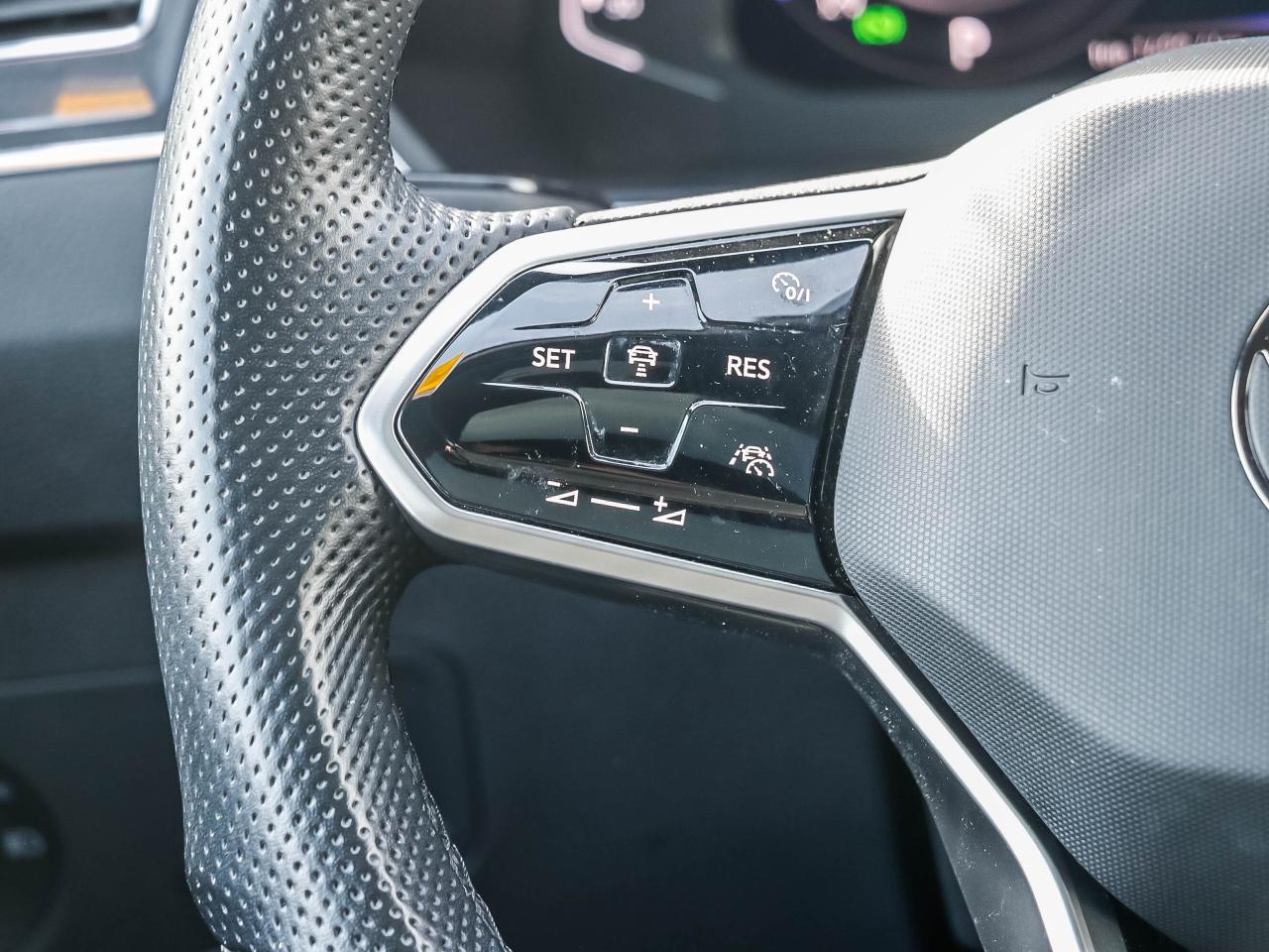 2022 Volkswagen Tiguan HIGHLINE R-LINE 4MOTION Photo