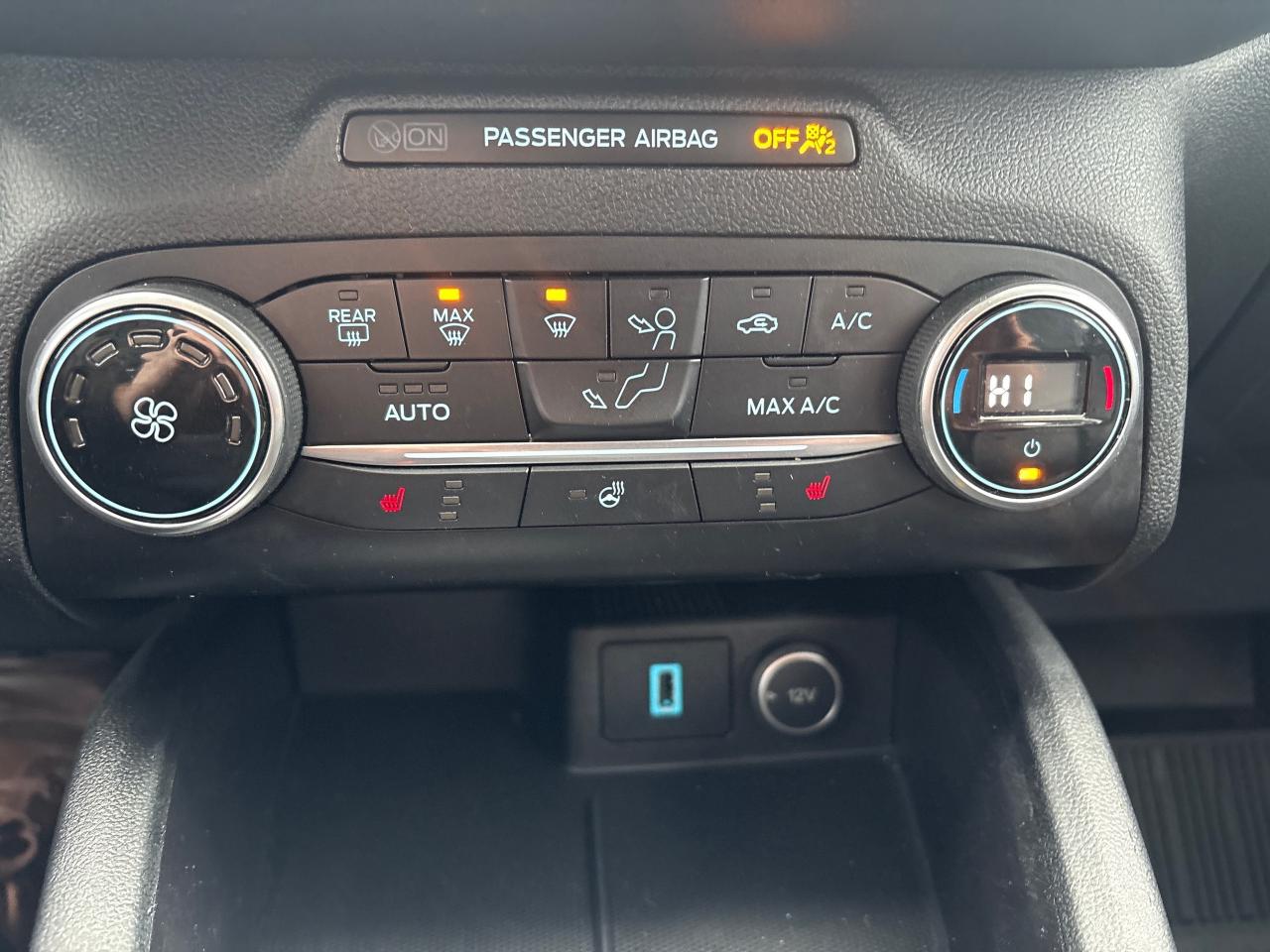 2020 Ford Escape SEL + Heated Cloth + Navi + 1 Owner Photo