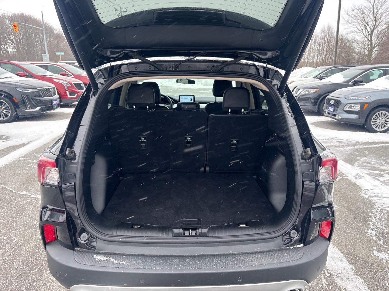 2020 Ford Escape SEL + Heated Cloth + Navi + 1 Owner Photo