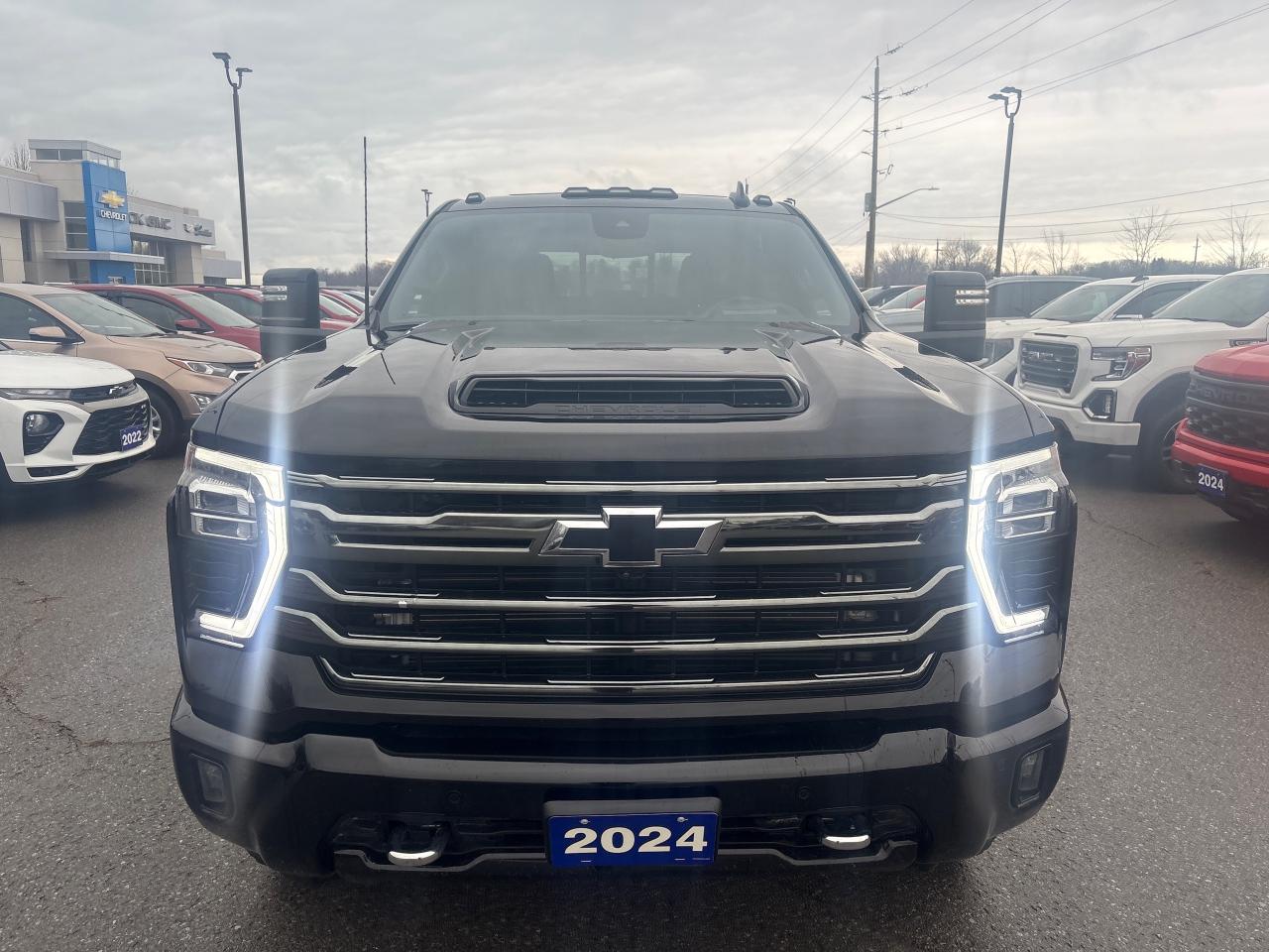 2024 Chevrolet SILVERADO 2500HD High Country 2500 + Premium Pkg + Midnight Edition Photo