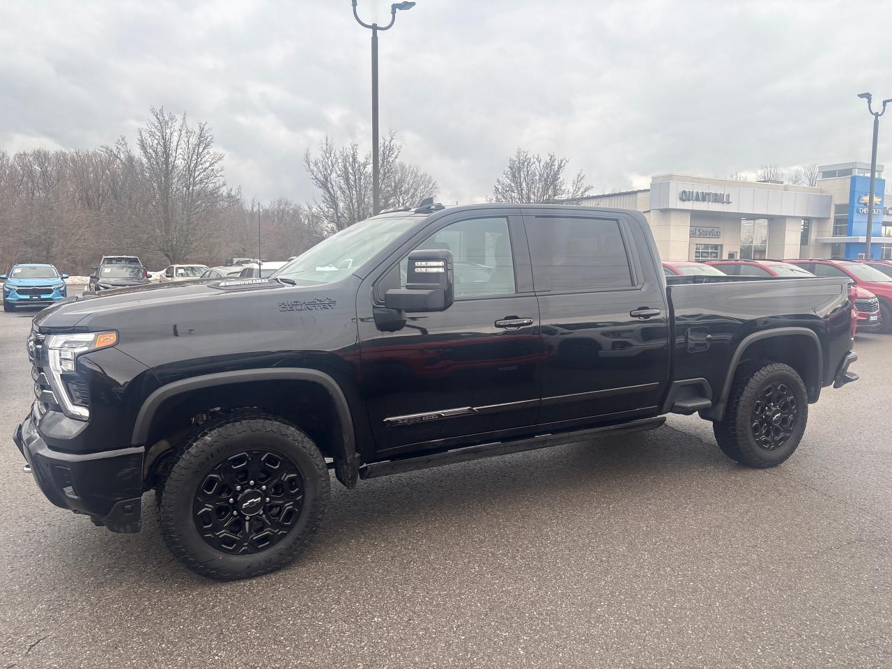 2024 Chevrolet SILVERADO 2500HD High Country 2500 + Premium Pkg + Midnight Edition Photo