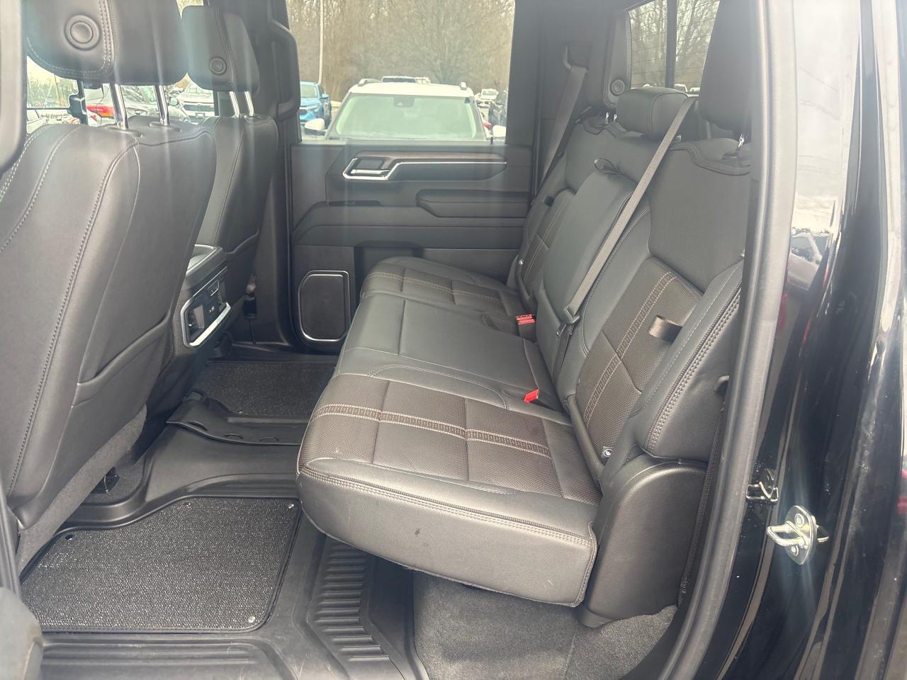 2024 Chevrolet SILVERADO 2500HD High Country 2500 + Premium Pkg + Midnight Edition Photo