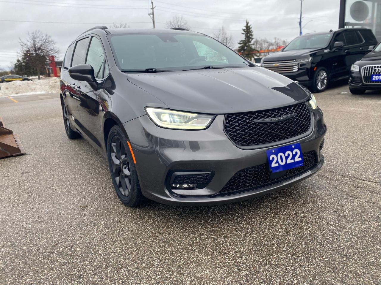 2022 Chrysler Pacifica Touring S ~Heated Leather ~Bluetooth ~Camera Photo4